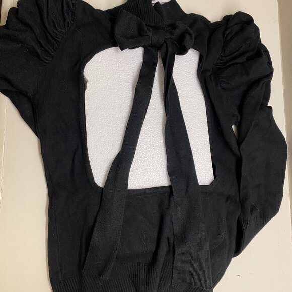 NWT Forever 21 Cropped Sweater with back cutout (size Junior's Small) - Picture 3 of 3